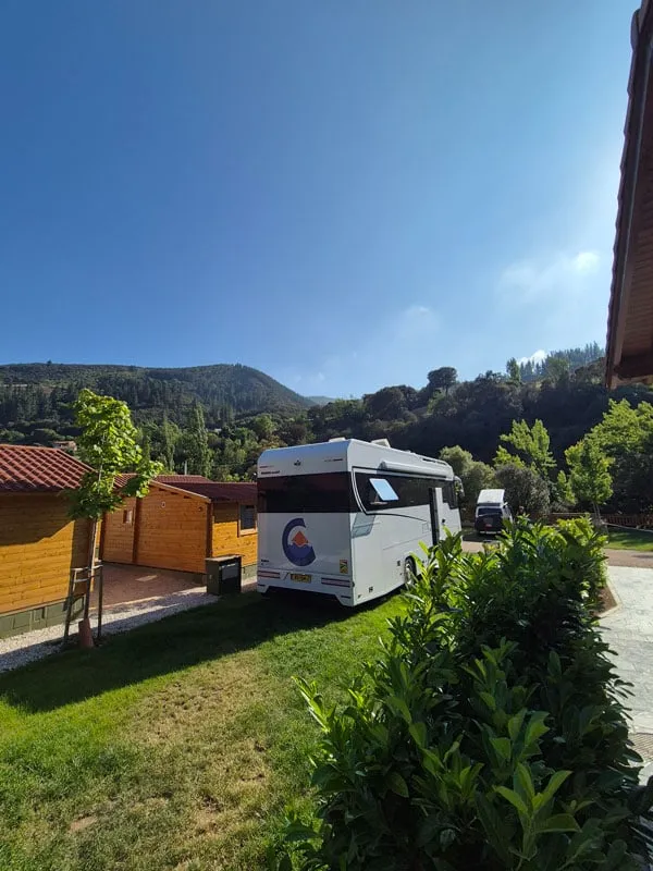 Parcelas y autocaravanas en Camping Vieda, Liébana